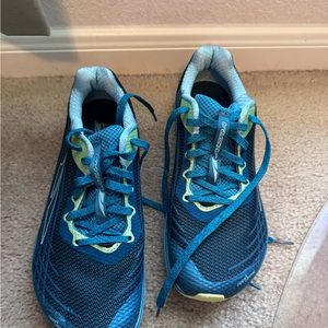 Altra Women Blue Tennis shoes size 8